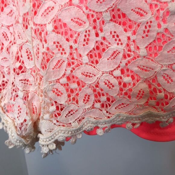 Lush Lace Overlay Romper sz M - Picture 4 of 6